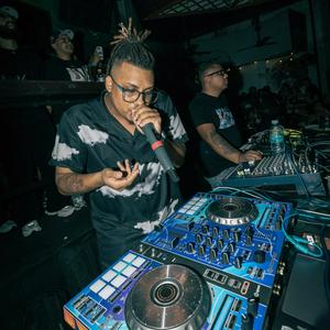 Listen to Victor Mars DJ in the App
